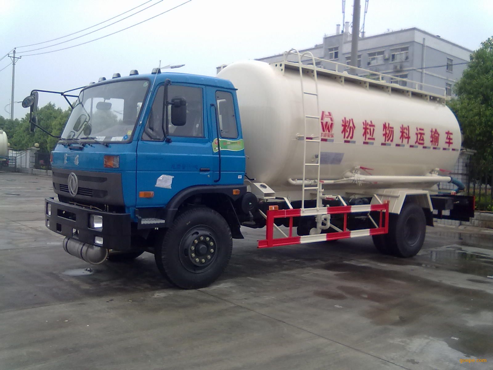 东风153散装水泥运输车