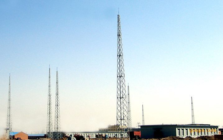 角钢避雷塔:采用角钢作为塔柱材料,风荷载系数小,抗风能力强,避雷塔是塔柱采用外包铁,螺栓受拉,不易破坏,降低维护成本塔柱正三角型布置,节约钢材,跟开小,占地面积小,节约土地资源,选址便利避雷塔塔身自重轻,运输和安装便捷,建设工期短,避雷塔塔型随风荷载曲线变化设计,线条流畅,遇罕遇风灾不易倒塌,减少人畜伤亡;设计符合国家钢结构设计规范和塔桅设计规程,避雷塔结构安全可靠。主要产品99D505-1系列、包括GFL1-1钢结构避雷针 GFL1-2钢结构避雷针GFL1-3钢结构避雷针GFL1-4钢结构避雷针GFL1