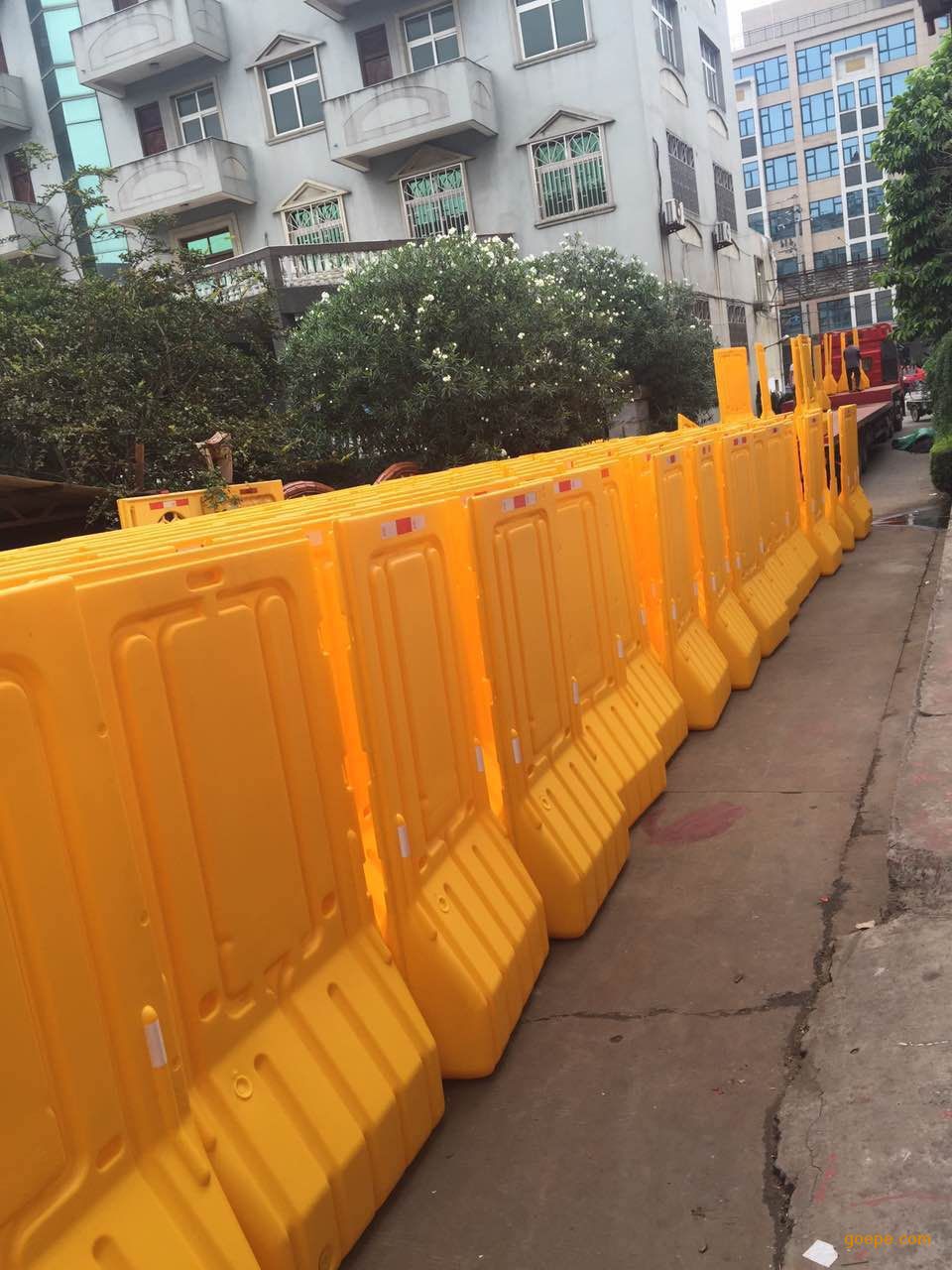 浙江宁波1.2米高的塑料防撞水马围栏批发厂家