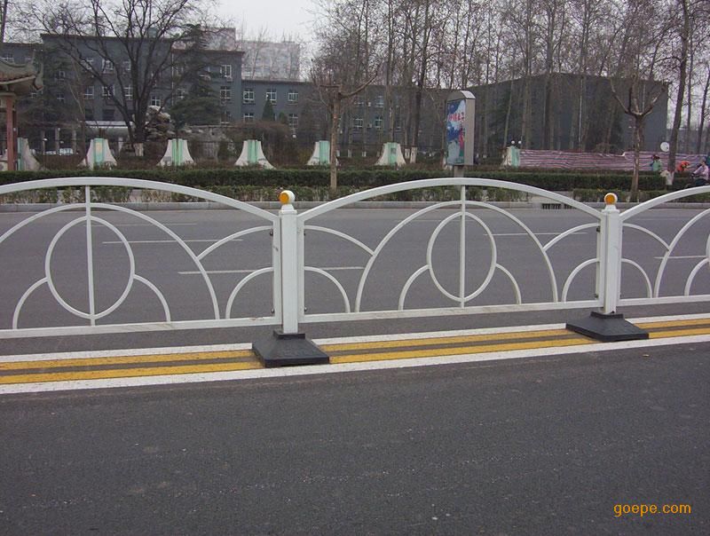 市政护栏 铁艺道路护栏 拱形护栏