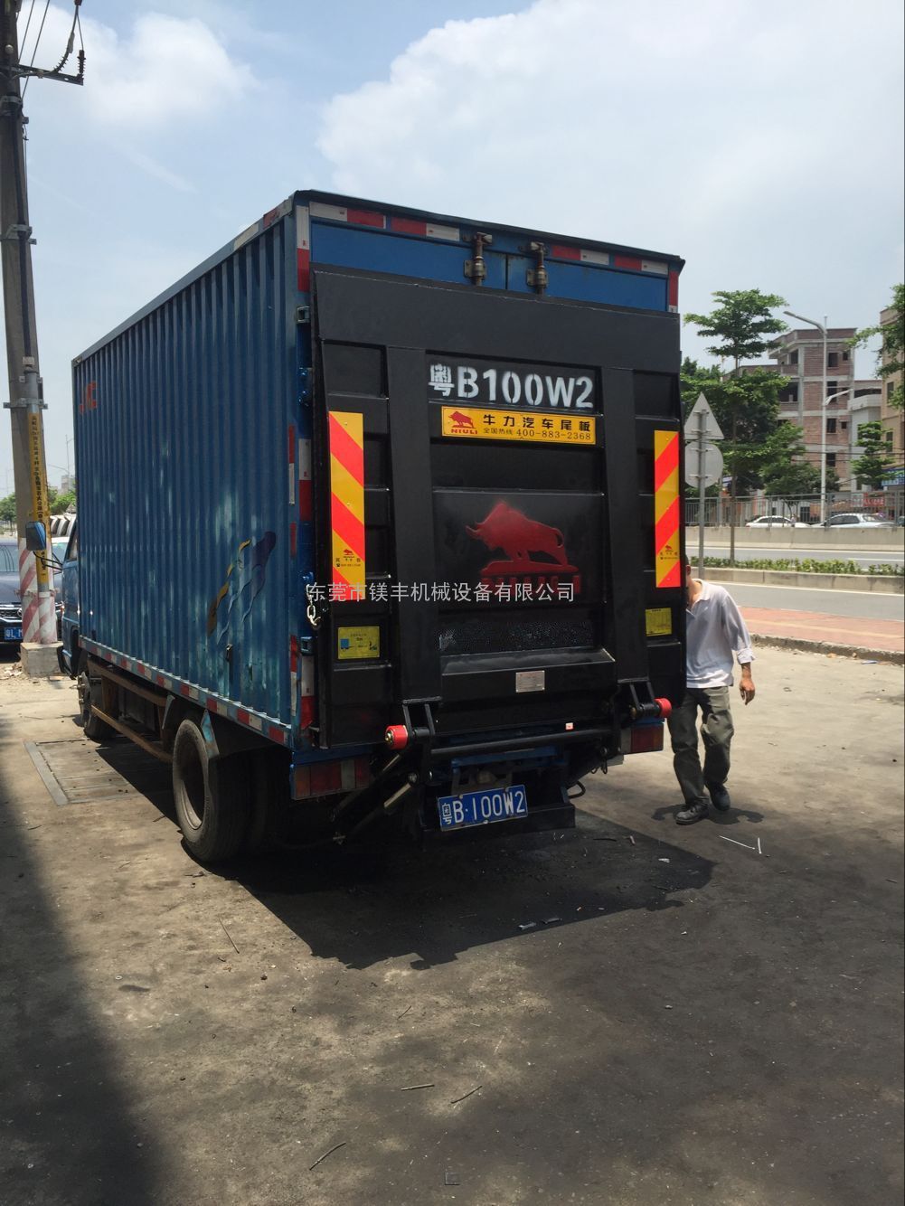东莞牛力汽车尾板 牛力升降尾板安装 货车起重
