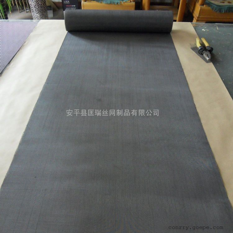 安平县匡瑞丝网制品有限公司 网址:www.apkuangrui.com 联系我们:13633282277 QQ:377399631 品 名:纯钽网 钽筛网 钽丝编织网 材 质:纯钽丝 目 数:0.1目---100目 特殊规格按客商要求加工定做 编织方式:平纹、斜纹 特 点:耐高温,钽的熔点为2980,是仅次于钨、铼的第三个难熔的金属。 耐腐蚀,对碳酸盐、硝酸盐、氯化物、醋化物等盐类的碱性、中性溶液介质,有优良的耐蚀性。同时耐脂肪酸腐蚀,并且在大气、淡水和海水中性能稳定。 应用:制碱行业、氯碱化工及有机氯化