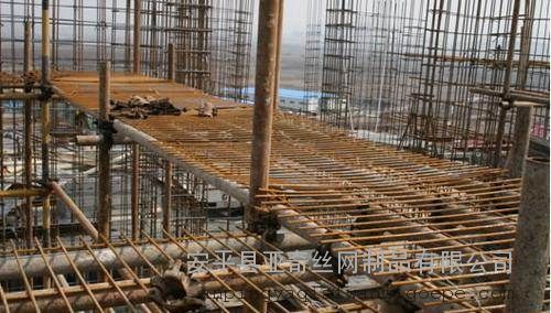 阜阳工程脚手架建筑踩踏板钢笆片-5个厚钢筋焊