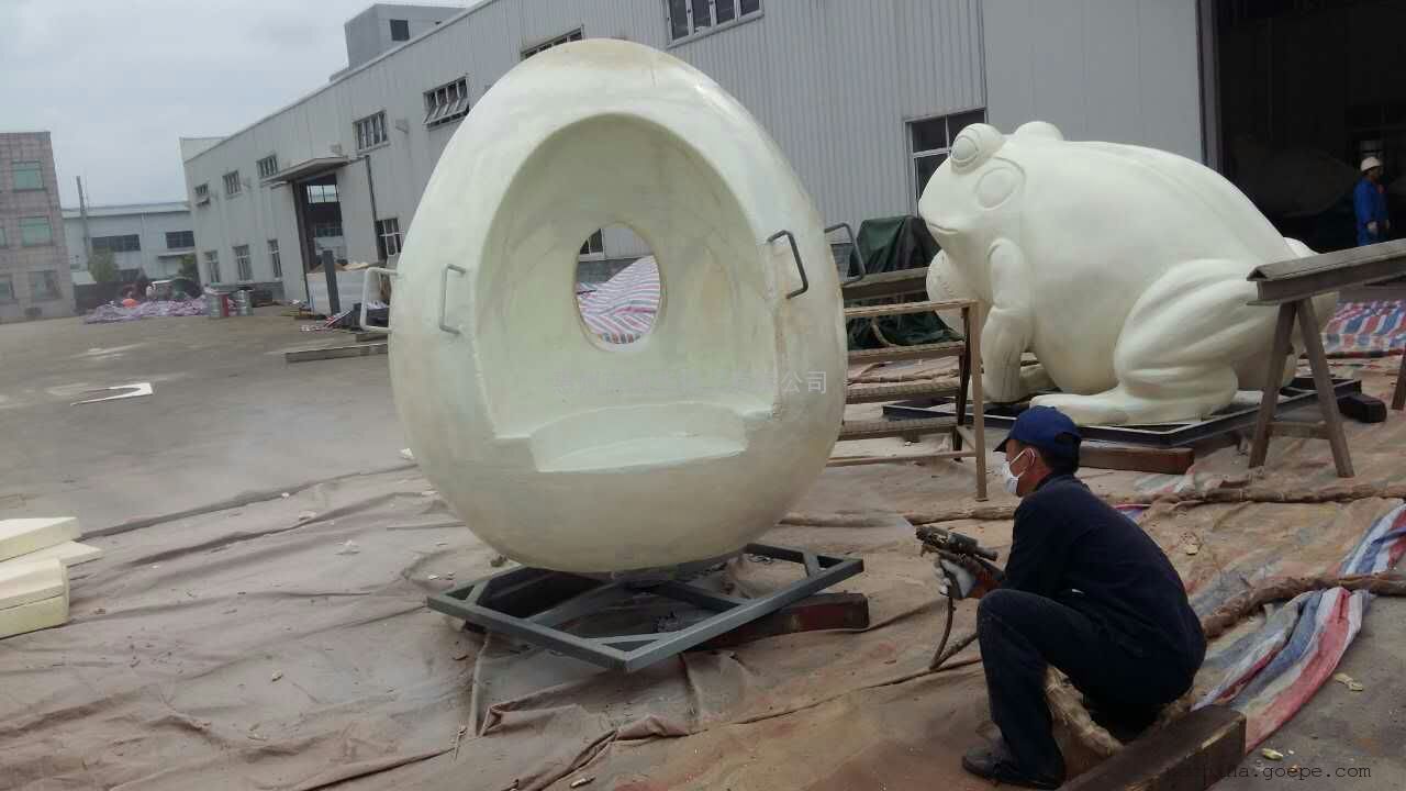 泡沫雕塑景观表面喷涂聚脲涂料