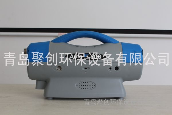 一、KANE AUTO-600汽车尾气检测仪产品介绍: 英国KANE推出的世界上首个内置电池驱动的便携式柴油车尾气检测仪,为与汽车尾气检测有关的各领域工作 的人员提供了简便、高效和低成本的检测手段。 二、KANE AUTO-600汽车尾气检测仪产品特点: 不透光光度法 内置充电电池,可待机、工作4小时 手持无线遥控操作,无线遥控打印 小巧轻便,真正的便携式分析仪 测量范围:光吸收系数K:0~16m -1;不透光度 N:0~100% 两种监测模式:自由急速试验和实时测量 钳夹式探头