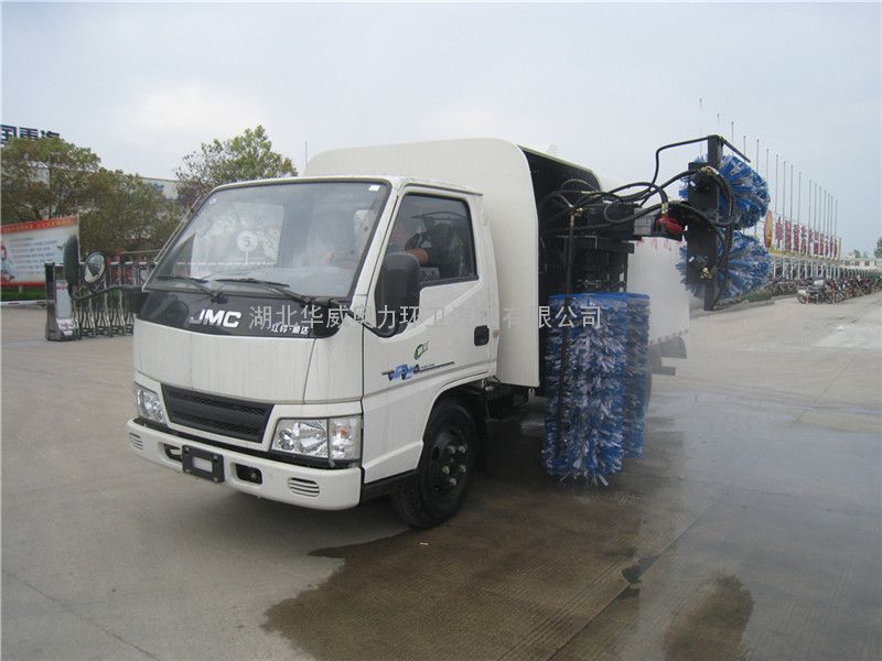 江铃城市护栏清洗车-专业研发环卫车生产厂家