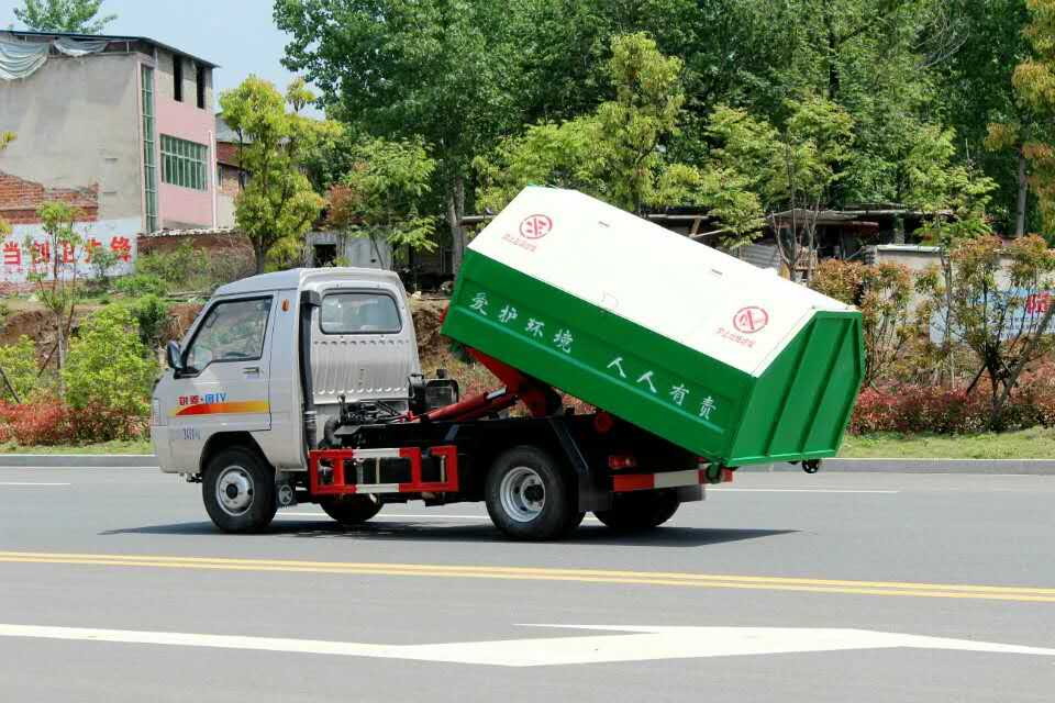 国五小型钩臂垃圾收集车|3方小型国五勾臂垃圾车