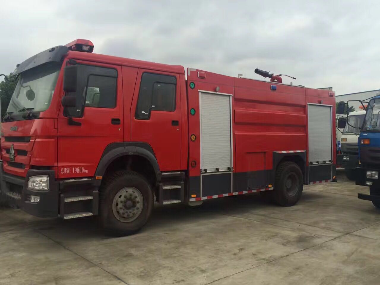 8吨国五豪沃水罐消防车|8吨豪沃国五水罐消防车