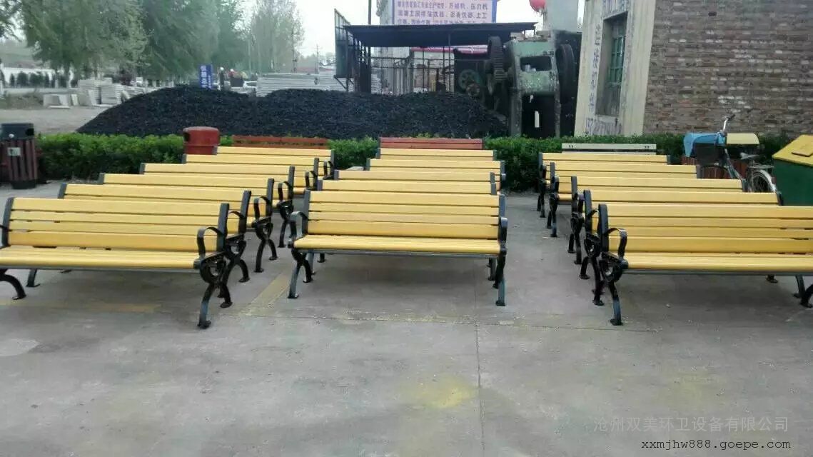 河南新乡,鹤壁广场木质椅,公园椅,树围椅,户外休息椅