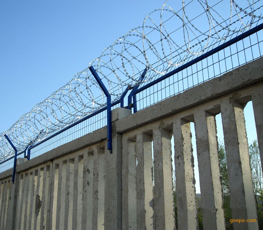 带刺铁丝网-刀片刺绳的安装方法