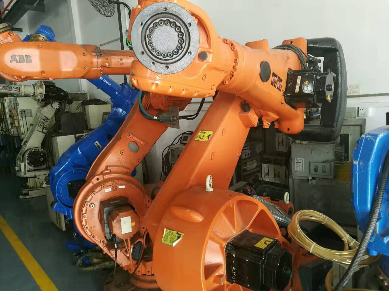 二手230kg库卡机器人 焊接机器人船舶 佰特喷涂机器人