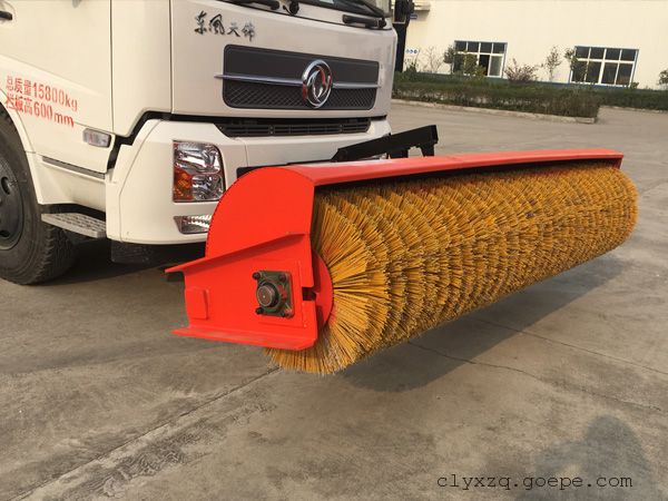东风天锦3米滚扫清雪车