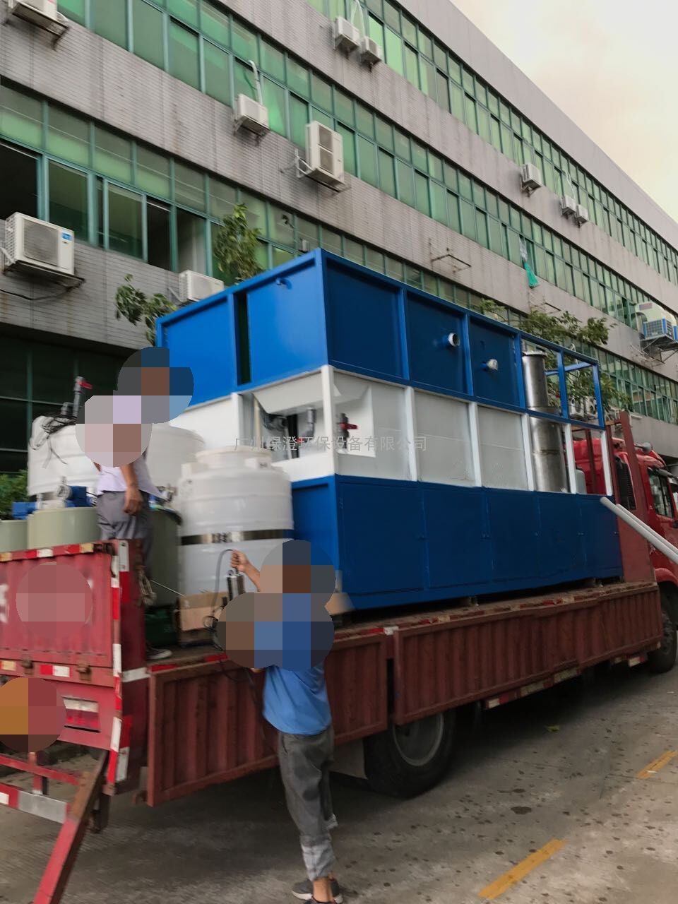 /h 材質:碳鋼、不銹鋼、玻璃鋼型等 外型尺寸:根據污水處理量大小而定 安裝方式分:地面式、半地埋式、全地埋式; 二、使用范圍: 制造業相關零部件等行業涂裝生產線產生的廢水:家具廠、油漆廠、噴涂廠、染料廠、汽車廠、鞋廠、船舶、機加工廠等。 三、設備簡述: 涂裝廢水污染物成份復雜(有金屬離子、石油類、顏料、COD、LAS、SS、pH 等)、濃度高、水質、水量波動較大。
