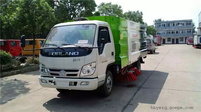 公路吸尘环卫清扫车厂家　由导电性橡胶和特殊金属双重构造，橡胶具有很强的导电性，能有效去除车内静电，而且耐磨耐用.