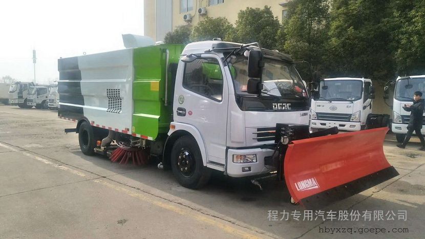 公路吸尘环卫清扫车厂家　由导电性橡胶和特殊金属双重构造，橡胶具有很强的导电性，能有效去除车内静电，而且耐磨耐用.