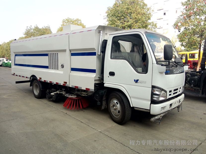 公路吸尘环卫清扫车厂家　由导电性橡胶和特殊金属双重构造，橡胶具有很强的导电性，能有效去除车内静电，而且耐磨耐用.