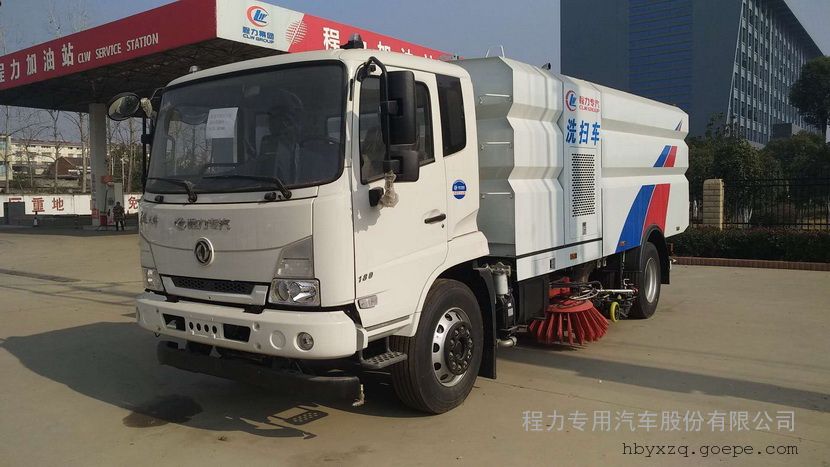 公路吸尘环卫清扫车厂家　由导电性橡胶和特殊金属双重构造，橡胶具有很强的导电性，能有效去除车内静电，而且耐磨耐用.