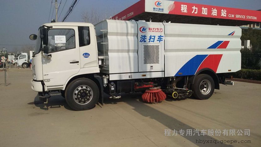 公路吸尘环卫清扫车厂家　由导电性橡胶和特殊金属双重构造，橡胶具有很强的导电性，能有效去除车内静电，而且耐磨耐用.