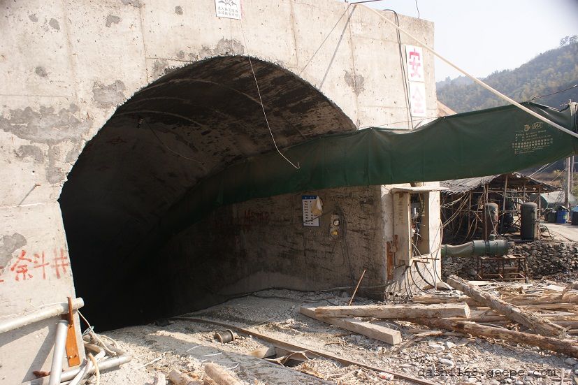 斜井提升机润滑脂注射机