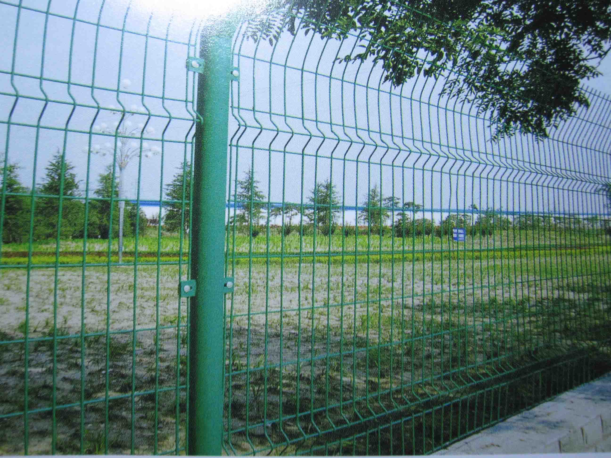 球场围栏网厂家 围栏围栏网 金属围栏网价格
