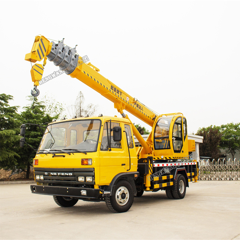 优质建筑工程用小型吊车 10吨自制底盘小型起重机