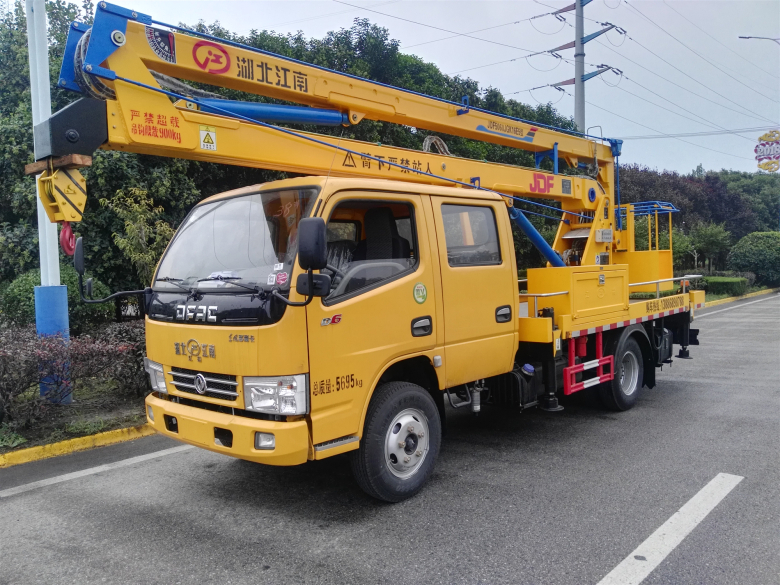 东风16米路灯工程车 路灯工程安装车操作稳定 使用方便