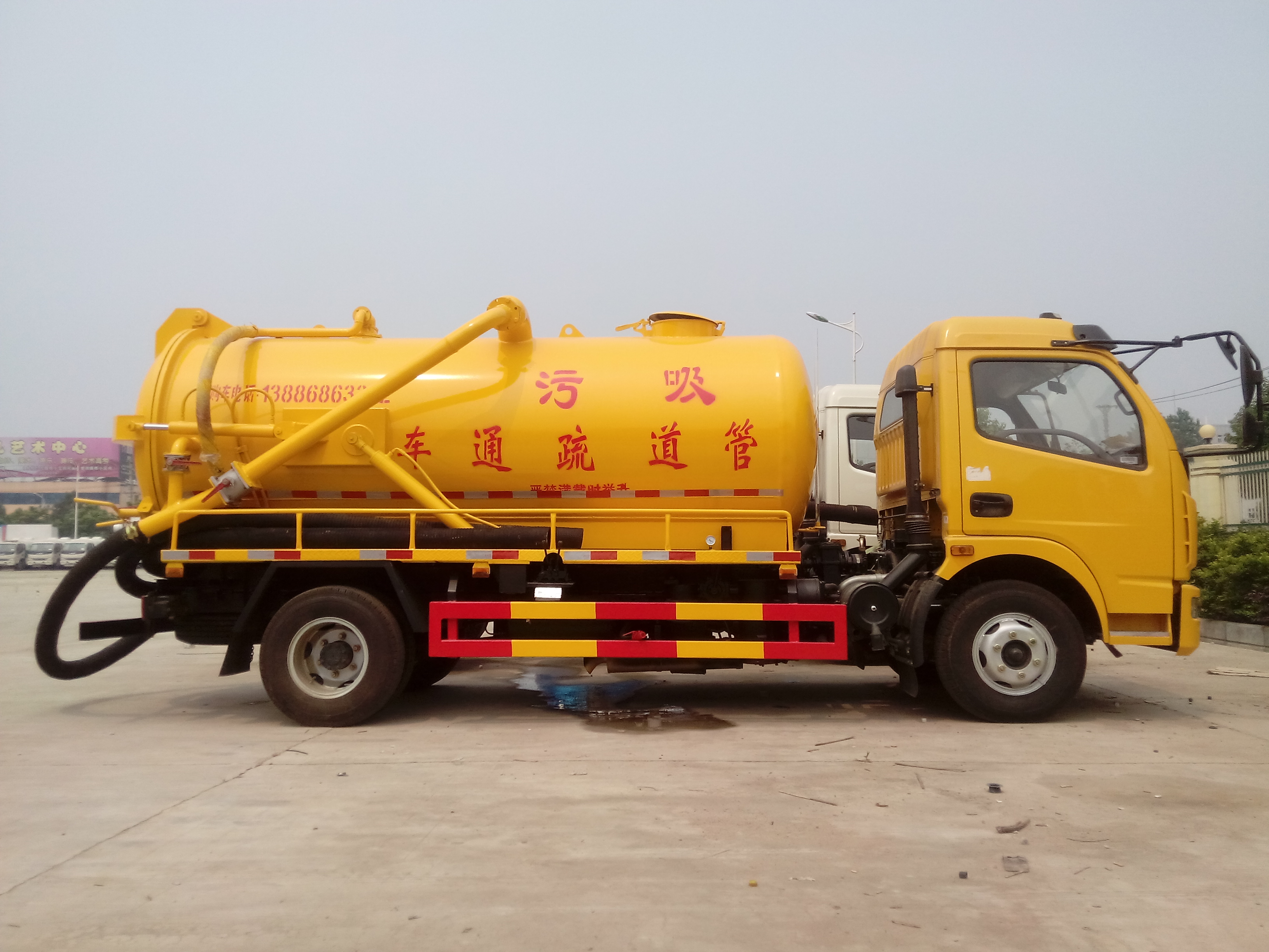 东风多利卡8方清洗吸污车