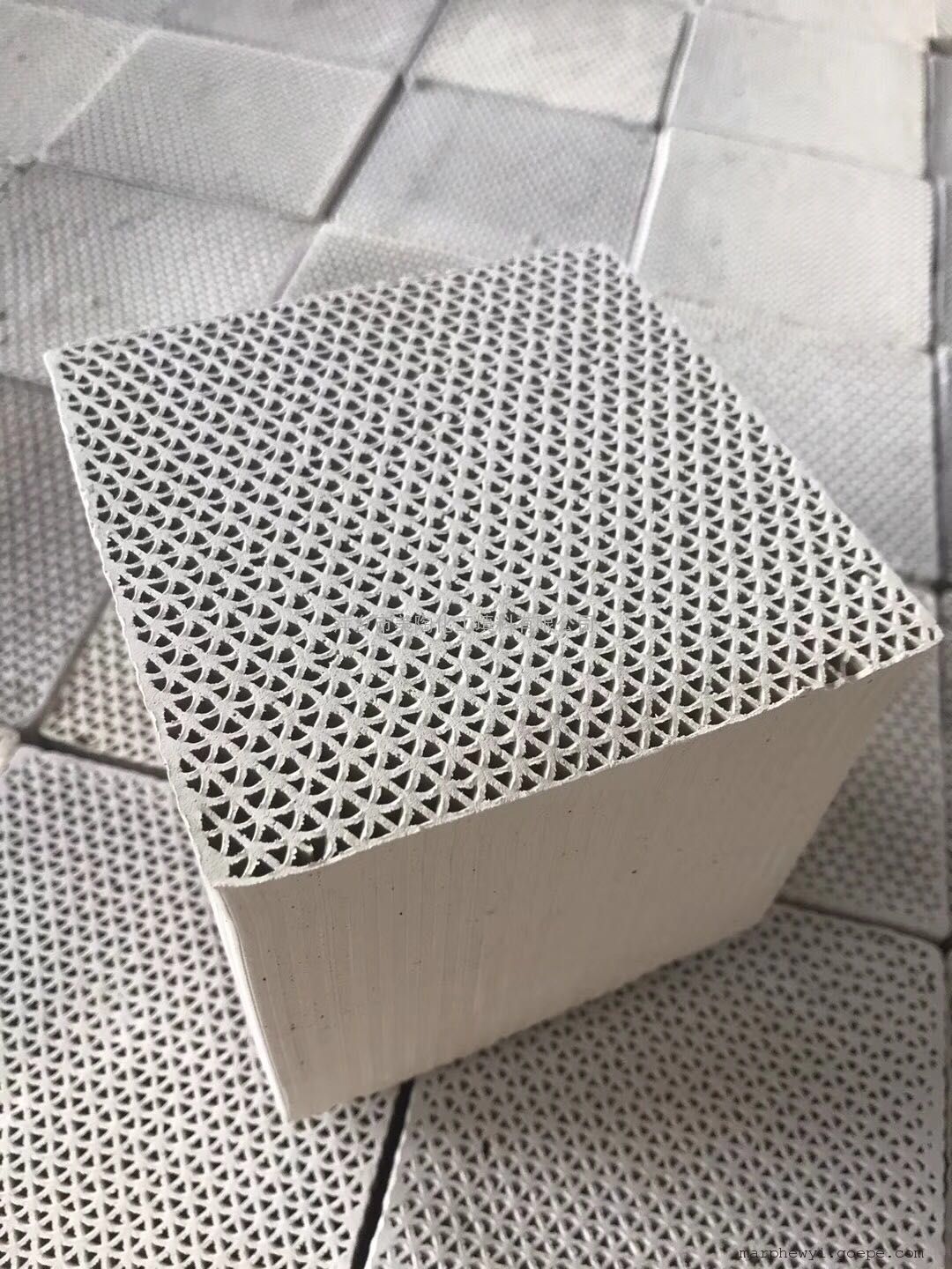 蜂窝状沸石分子筛